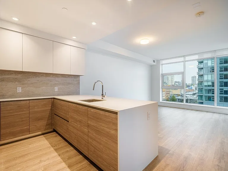 680 Quayside Dr #605 — Photo 2