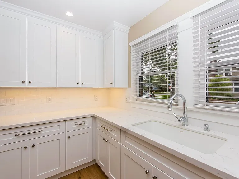 306 N Shaffer St — Photo 11