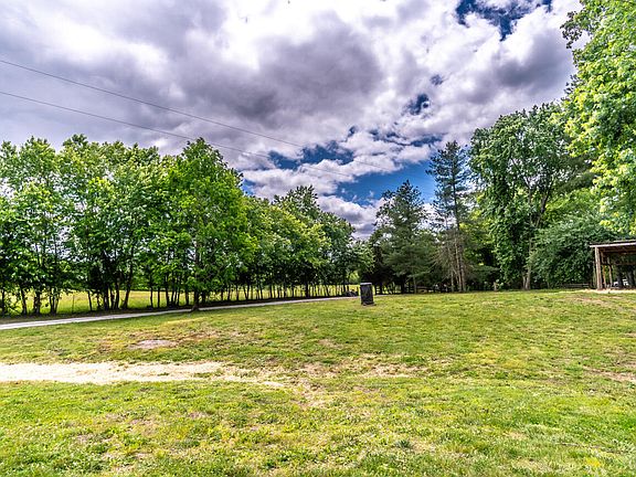 23rd image of 2915 College Hill Rd