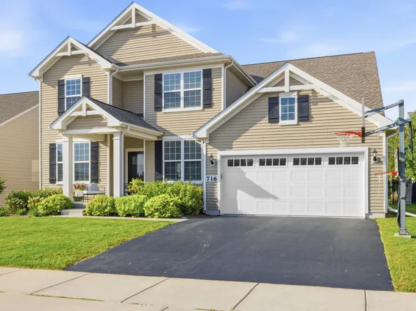 716 Heartland Ln, South Elgin, IL 60177