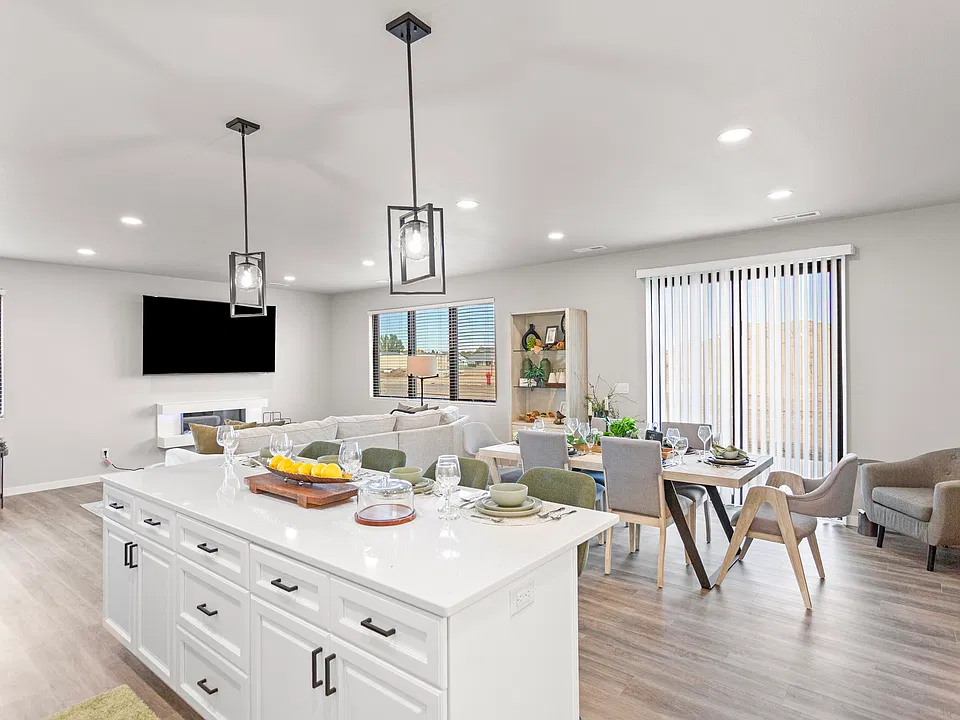 Paradise Valley Townhomes & Apartments