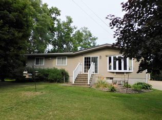 424 S Madison St, Manchester, IA 52057