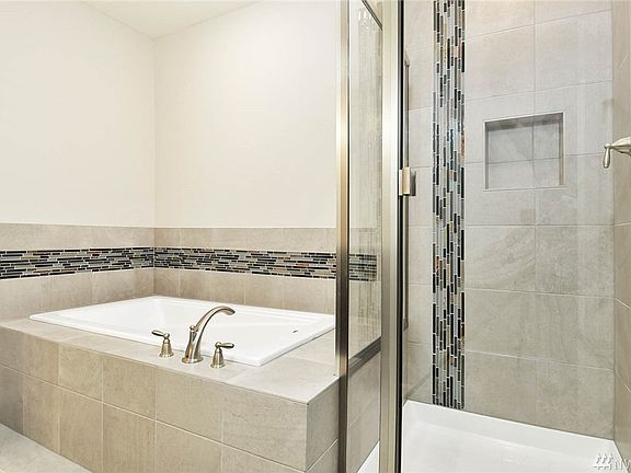 3rd image of 9224 NE 165th Ave