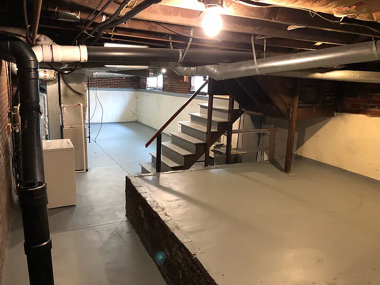 848 Summit St — Photo 12