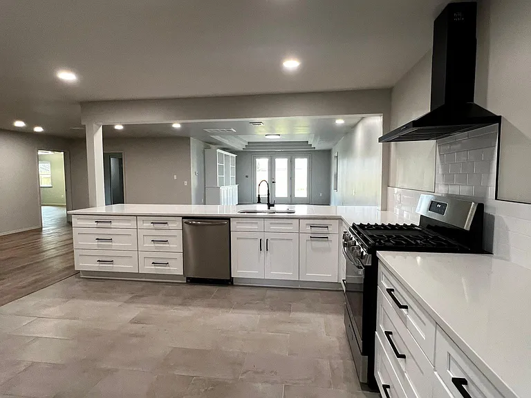 432 E F St — Photo 33