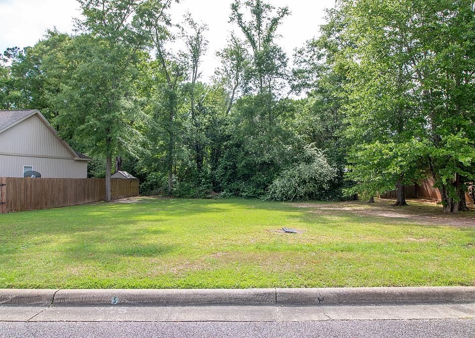 2nd image of 102 Whaley Ct