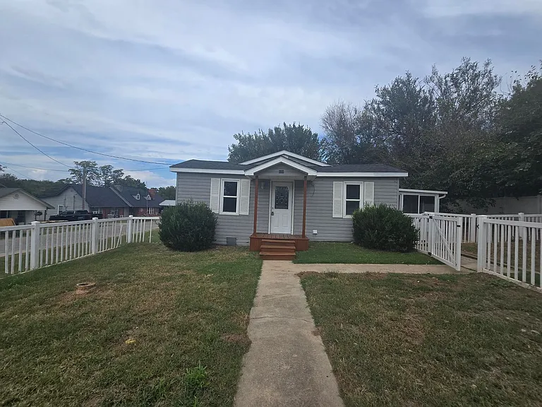 920 W Farrall St — Photo 8