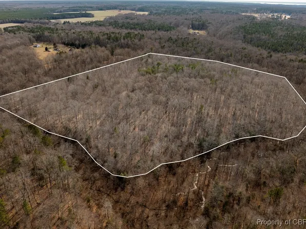 Lockmorr Ln, Gloucester, VA 23061