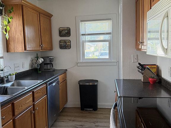 4th image of 1652 Bertch Ave