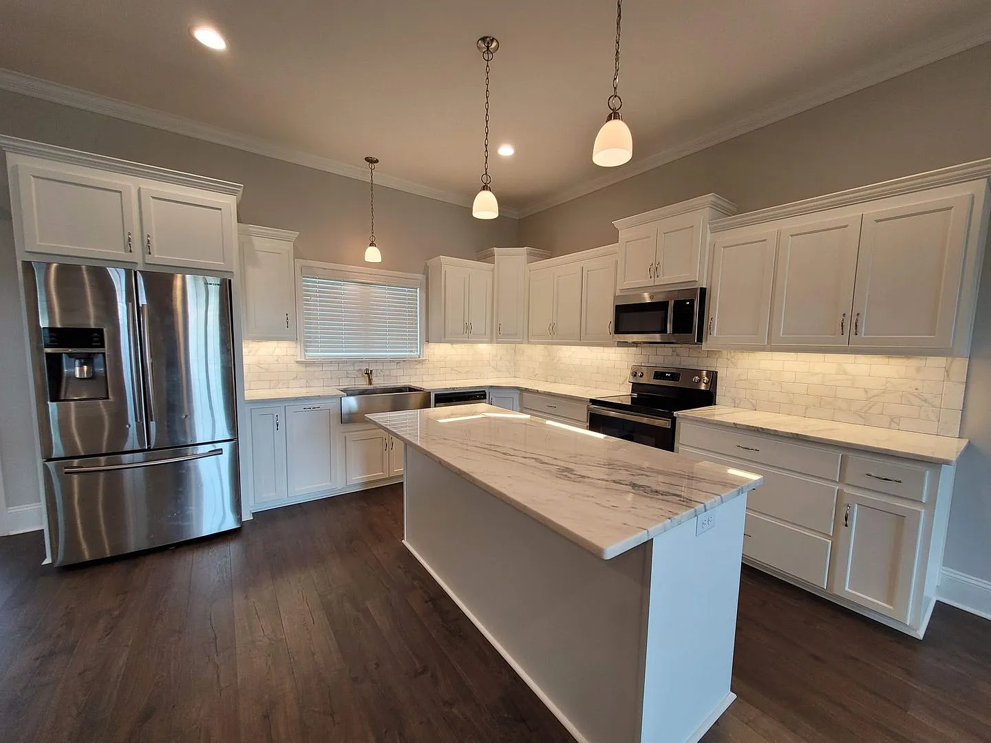 Luxurious Living: Spacious 4 Bedroom Home with 3-Car Garage and Pet-Friendly in Lakeland, GA — Photo 4