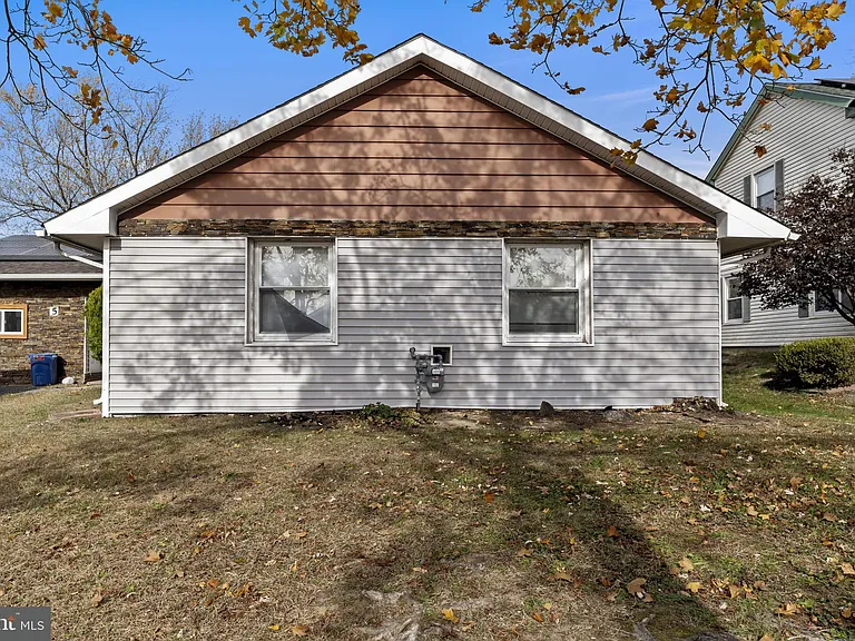 5 Burgess Ln — Photo 3