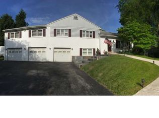1548 Wayne Dr, West Chester, PA 19382