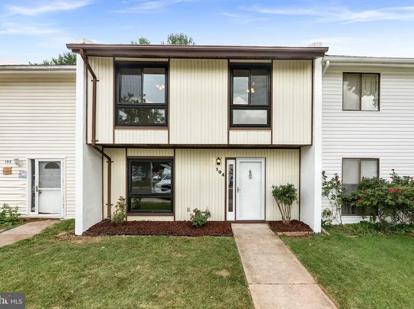 104 Drury Cir, Sterling, VA 20164
