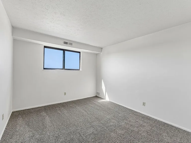 Bishop Park Apartments — Photo 18