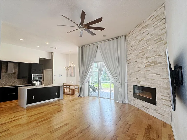 824 Palm Cove Dr — Photo 4