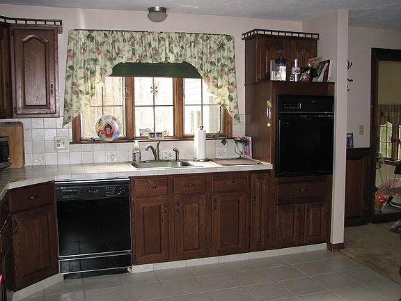 3rd image of 52 McGilpin Rd