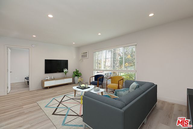 1st image of 2232 W 24th St #207