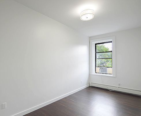 4th image of 210 W 138th St #2A