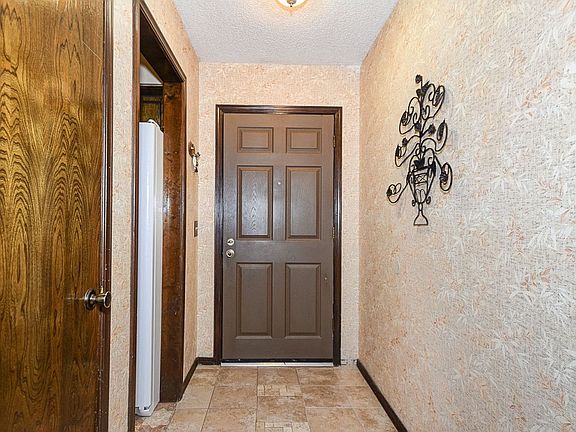 4th image of 9813 S Blackwelder Ave