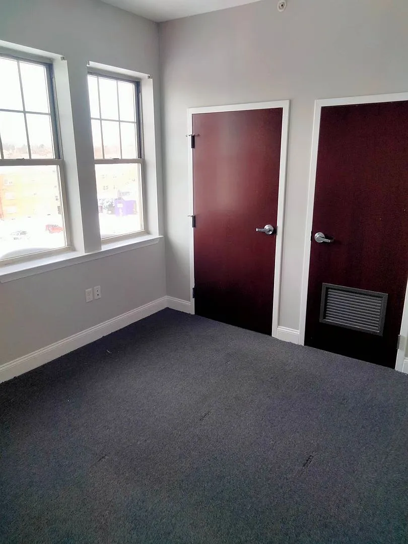 210 Farmington Ave — Photo 3