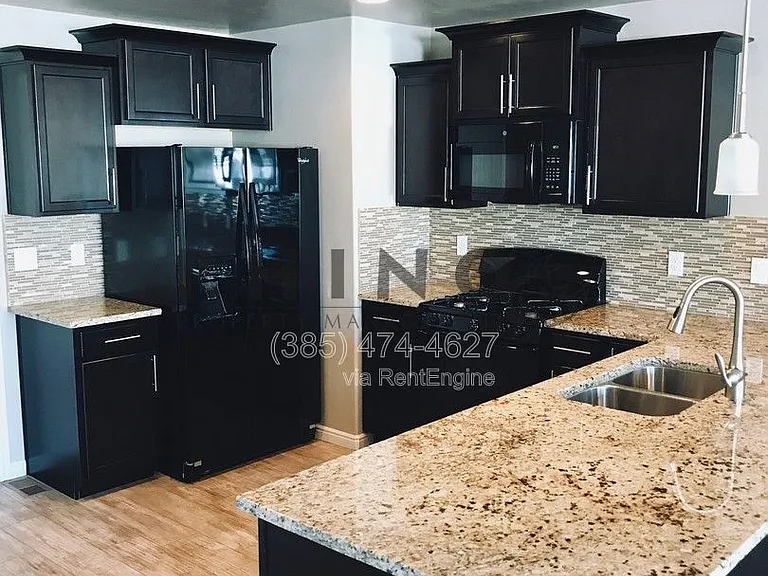 1385 W Bridal Veil Dr — Photo 1