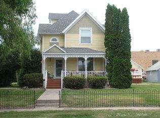 212 S 6th St, Milbank, SD 57252