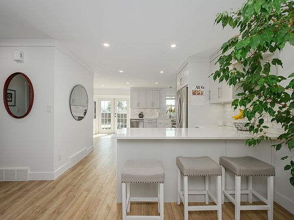 4th image of 23043 Olund Cres
