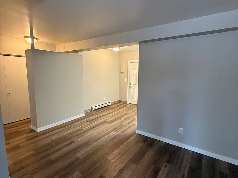 Hall Court Apartments — Photo 24