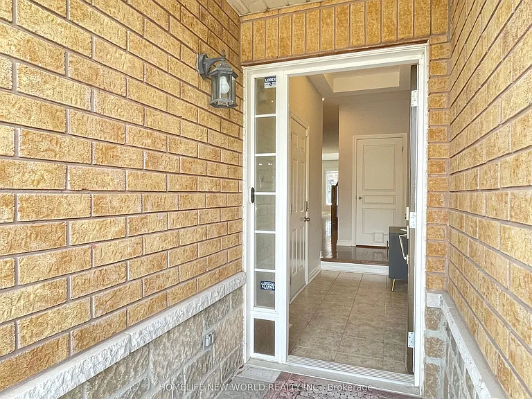 2276 Whistling Springs Cres — Photo 3