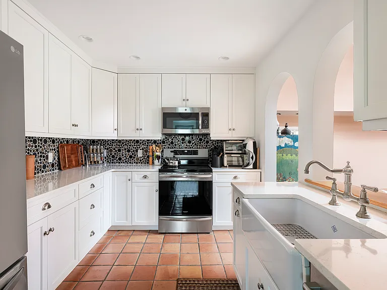 3 Shelter Island Ave — Photo 15
