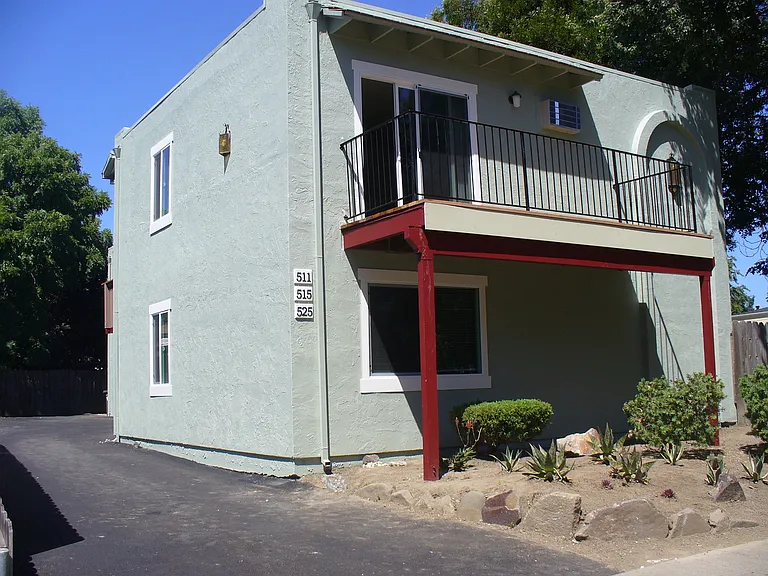 RIV511-525 — Photo 1