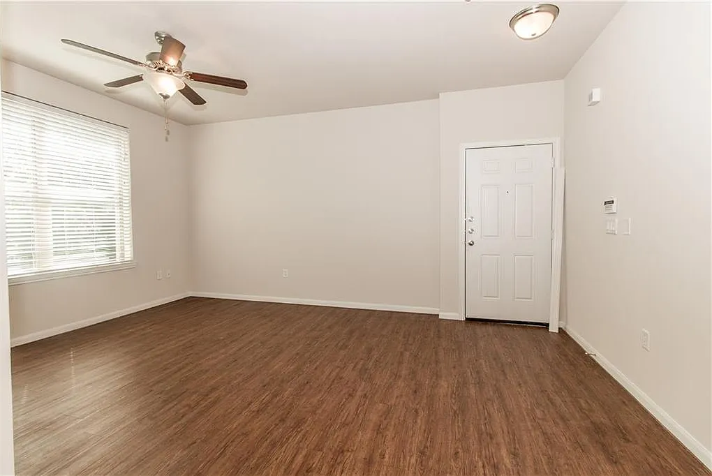 1 bed, 1.0 bath, 736 sqft, $1,450 — Photo 1