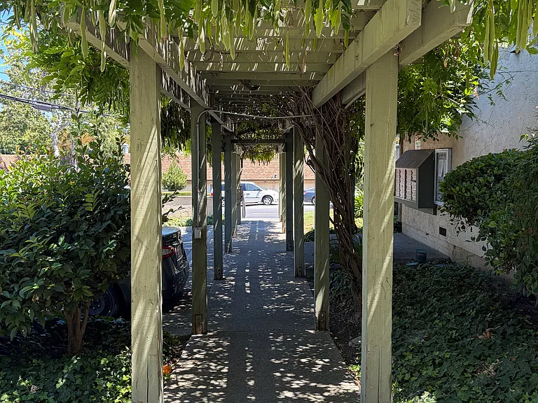 1851 Harrison St #8 — Photo 9