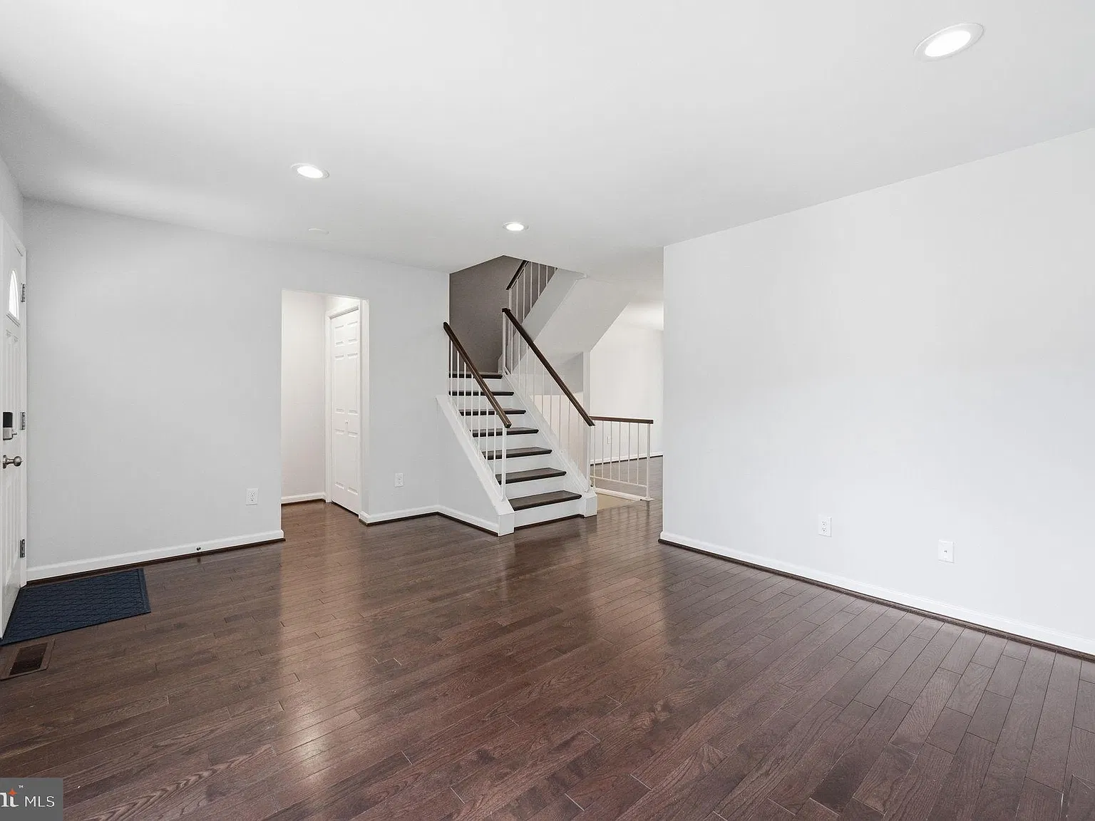 3 bed, 3.5 bath, 1999 sqft, $3,450 — Photo 4