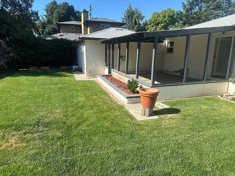 1228 Brady Ave — Photo 10