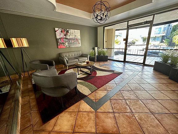 4th image of 1221 N Kings Rd APT 402