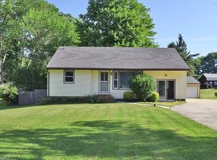 8317 Billings Rd, Kirtland, OH 44094