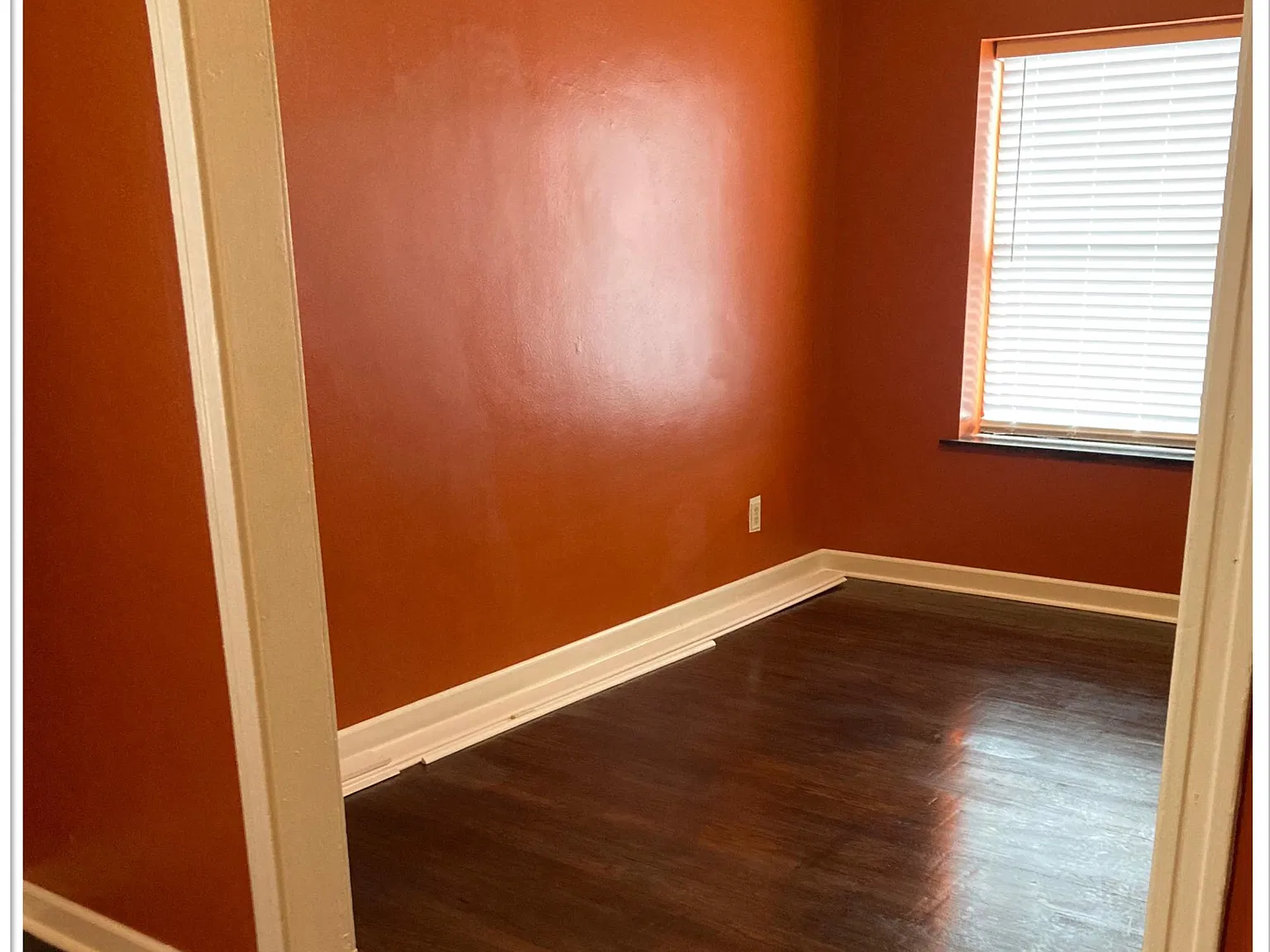 1046 Oakview Pl — Photo 3