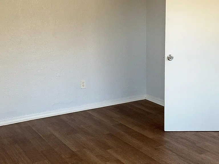 1306 Carlsbad Pl — Photo 5