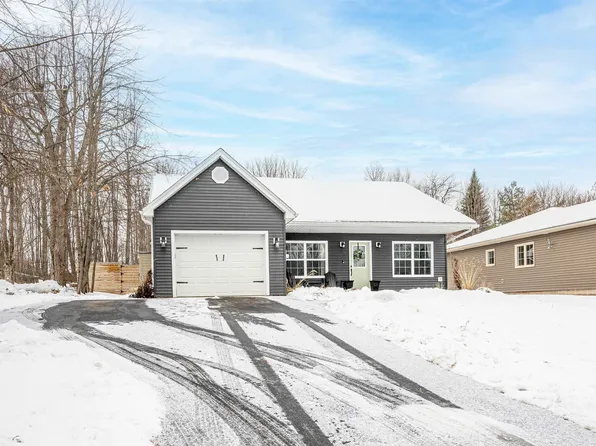 82 Town Rd, West Hants, NS B0P 1P0