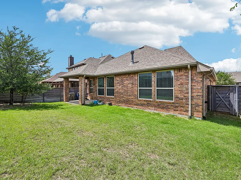 808 Parkland Dr — Photo 37