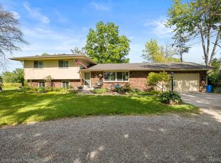 489 Mayer Rd, Saint Clair, MI 48079