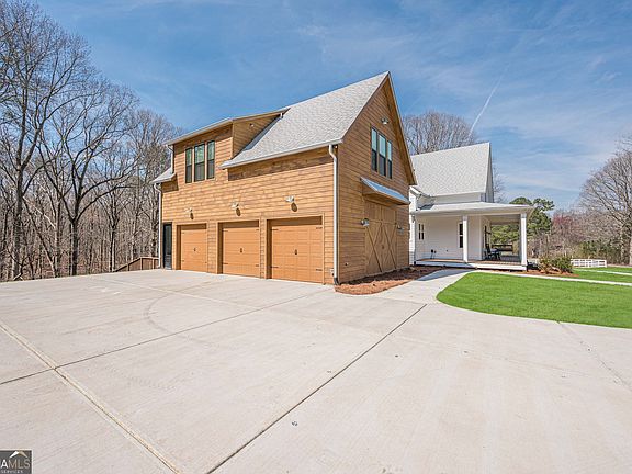 4th image of 312 Ball Field Rd