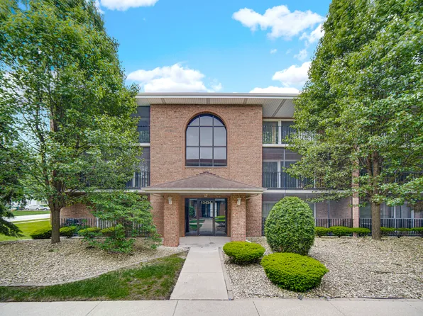 13434 Circle Dr #404, Crestwood, IL 60418
