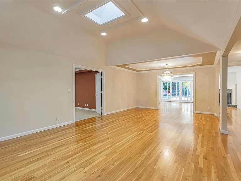 794 Manor Way — Photo 16