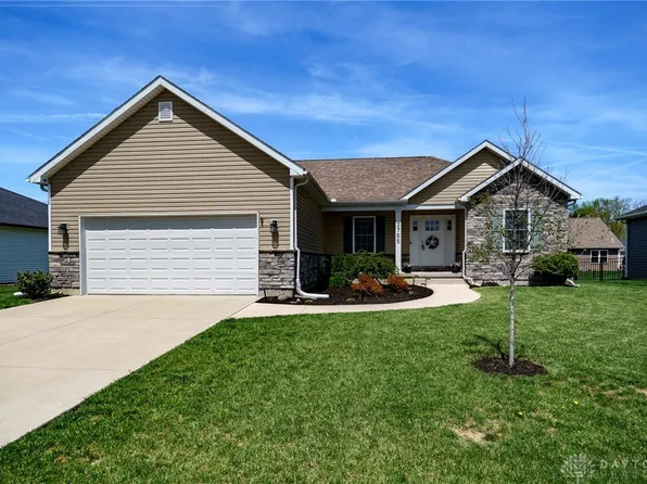 2755 Douglas Dr, Troy, OH 45373