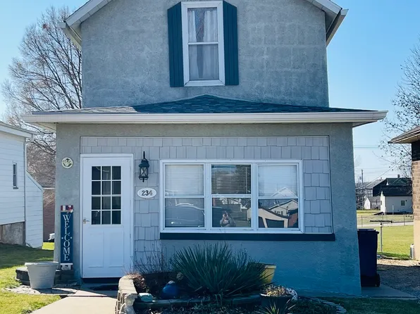 234 7th St, La Salle, IL 61301