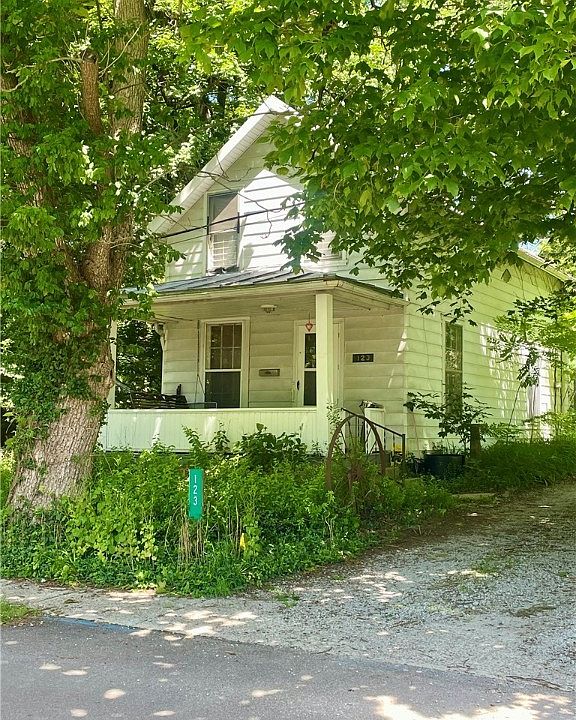 2nd image of 123 Allen St