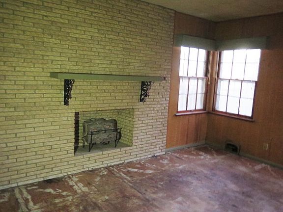 5th image of 462 N Main St
