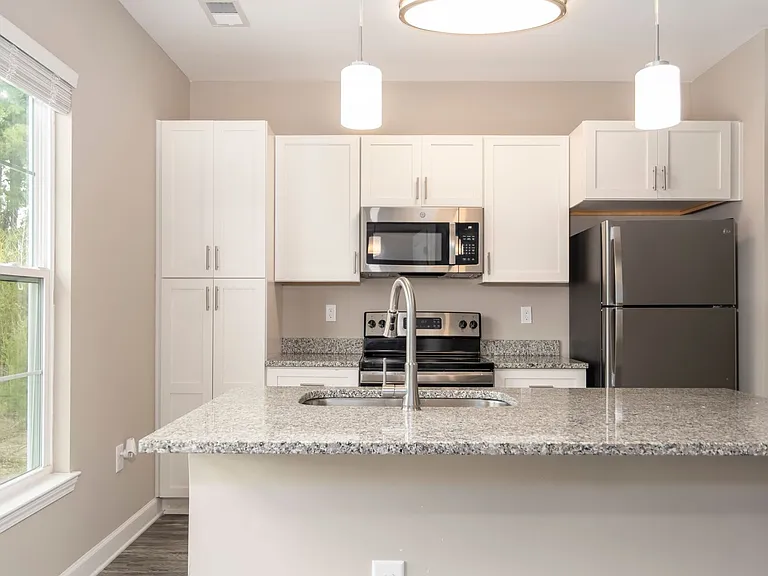 Richmond Place Luxury Apartments — Photo 40